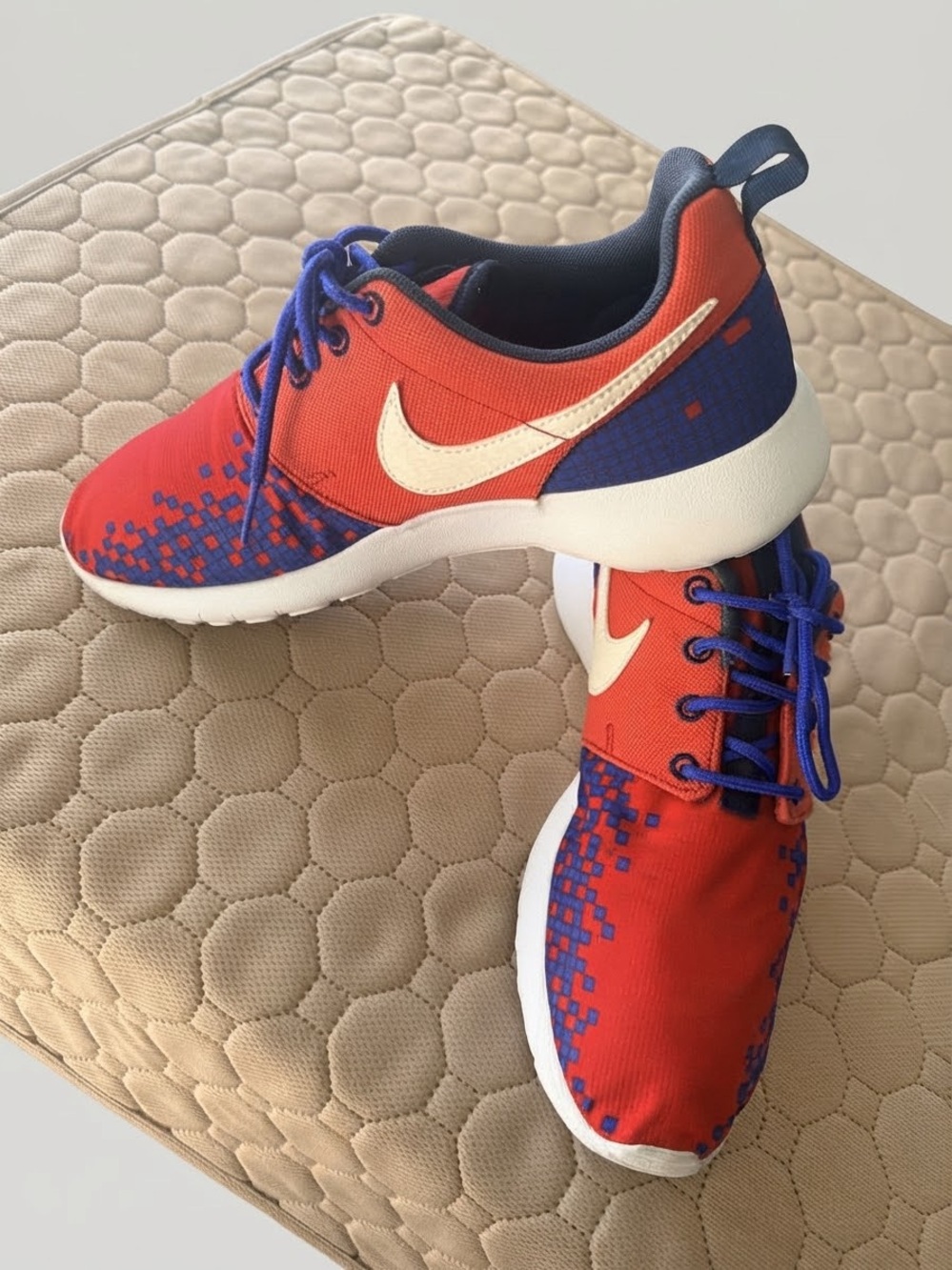 Nike Roshe lightweight shoes. Bright 
Colorway. EUC ladies sz 8 kids 6.5 (I’m 8)